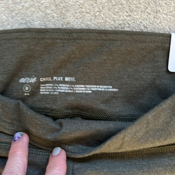 Aerie NWT Green Crochet Detail Leggings Sz Medium - Picture 4 of 6